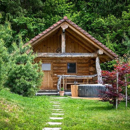 Hut At The Forest Male Brusnice ภายนอก รูปภาพ