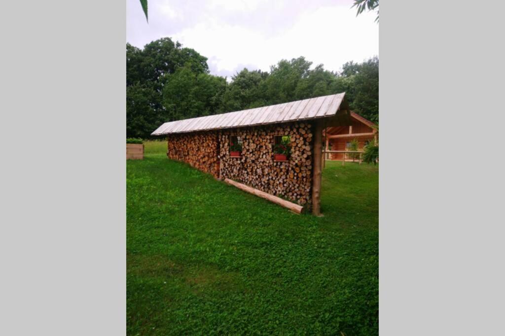 Hut At The Forest Male Brusnice ภายนอก รูปภาพ