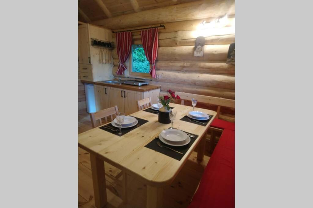 Hut At The Forest Male Brusnice ภายนอก รูปภาพ