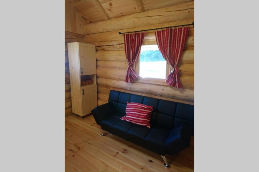 Hut At The Forest Male Brusnice ภายนอก รูปภาพ