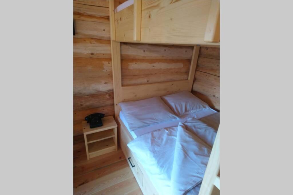 Hut At The Forest Male Brusnice ภายนอก รูปภาพ