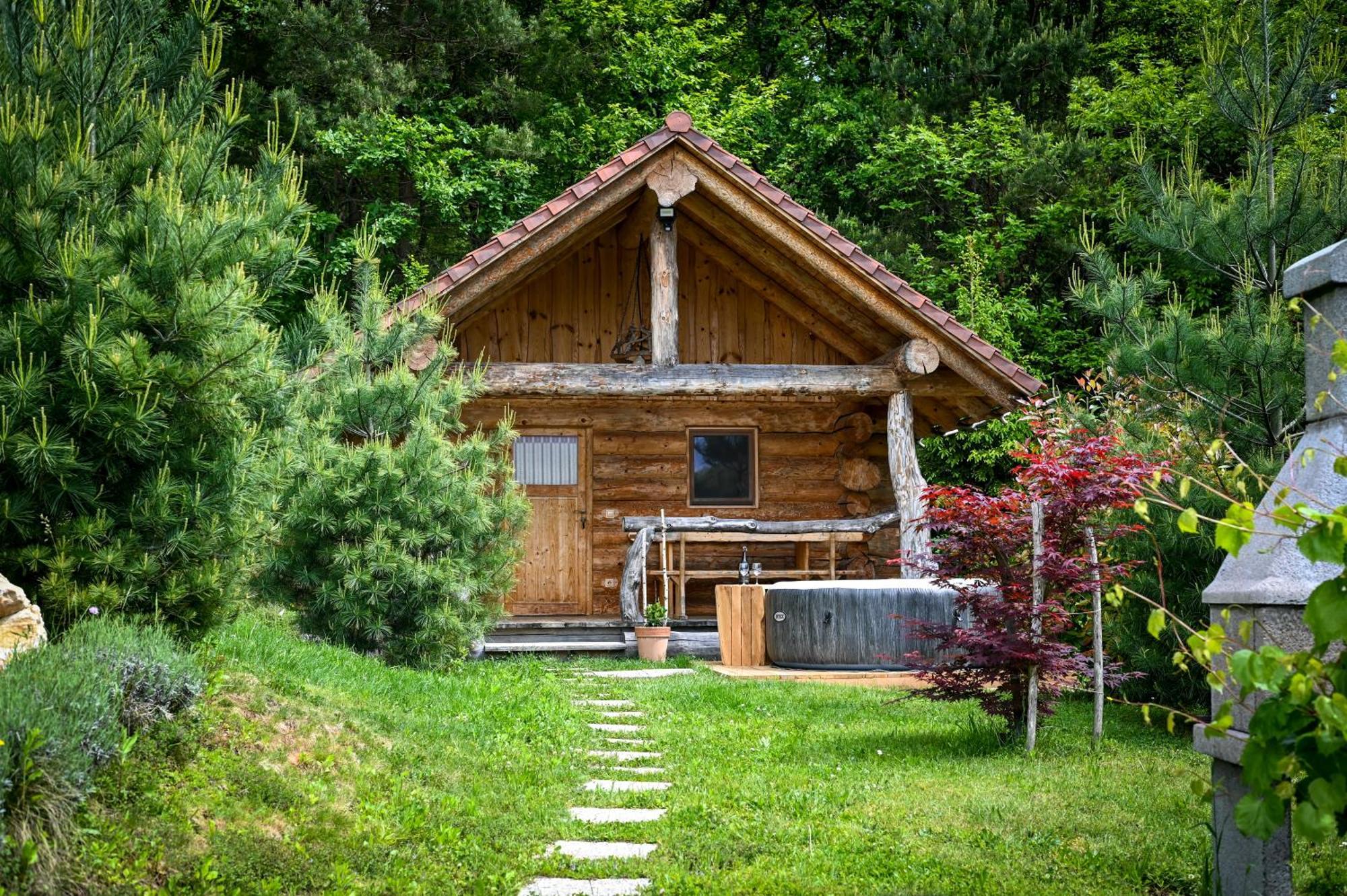 Hut At The Forest Male Brusnice ภายนอก รูปภาพ